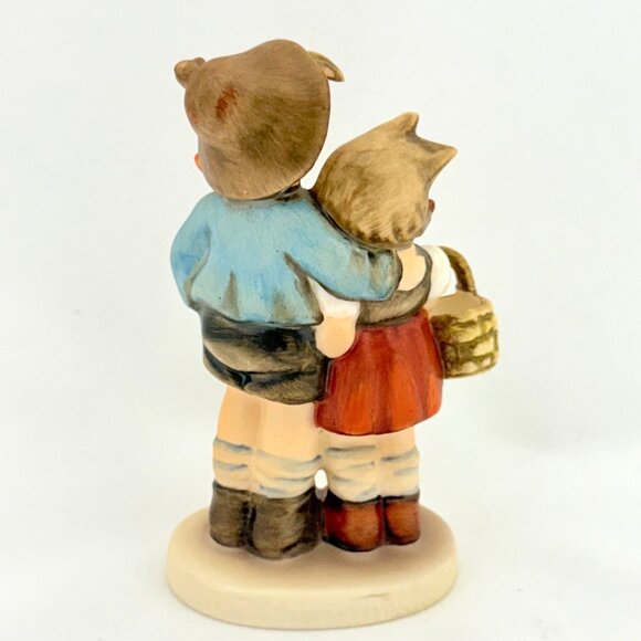 Goebel Hummel 94 3/0 "Surprise" TMK-5  West Germany - Picture 4 of 7